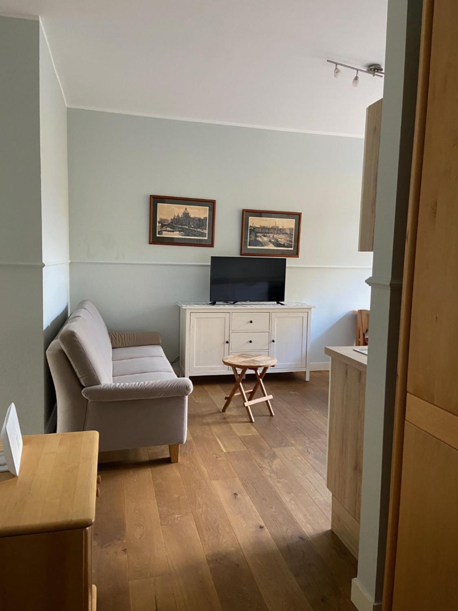 Fewo Mit 2 Schlafzimmern, Wohnkueche, Terrasse Bonn Esterno foto