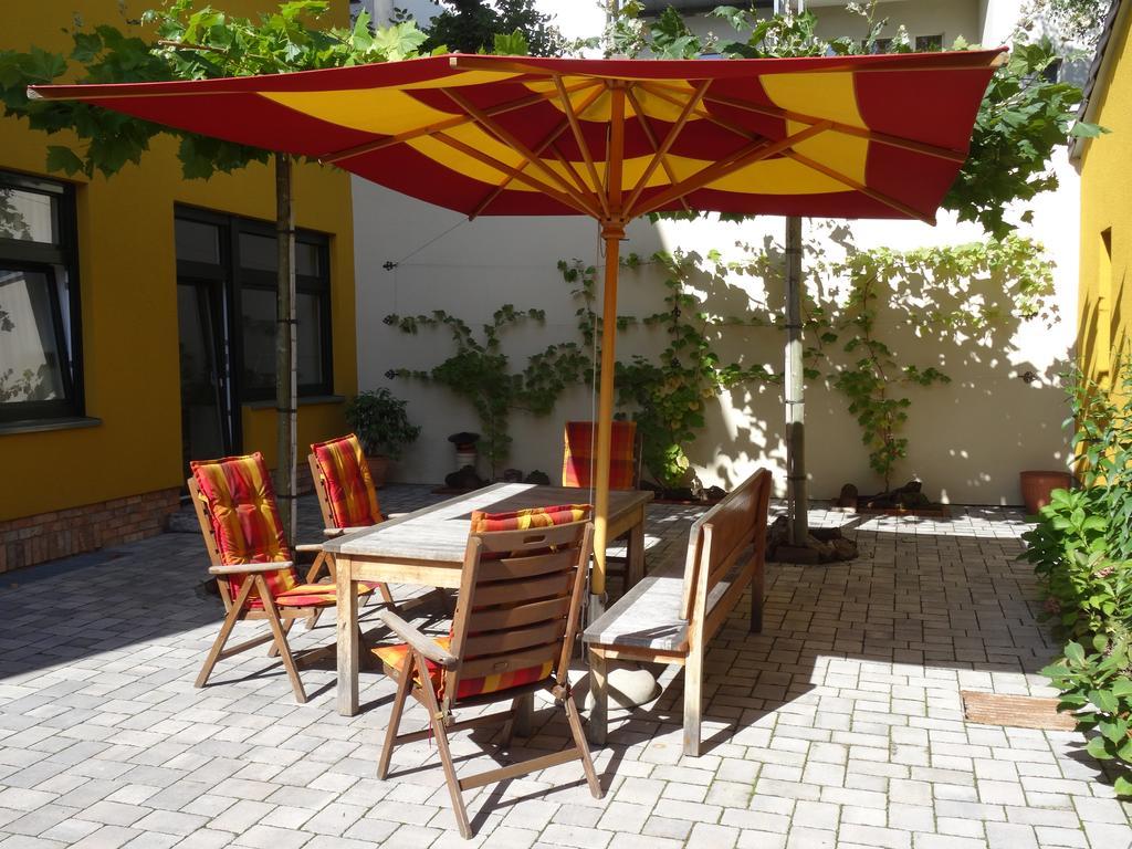 Fewo Mit 2 Schlafzimmern, Wohnkueche, Terrasse Bonn Esterno foto